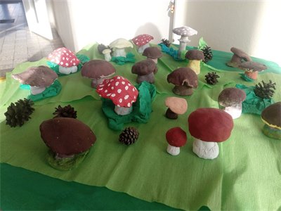 obrázek z galerie Výrobky z hlíny - houby (podzim 2018)